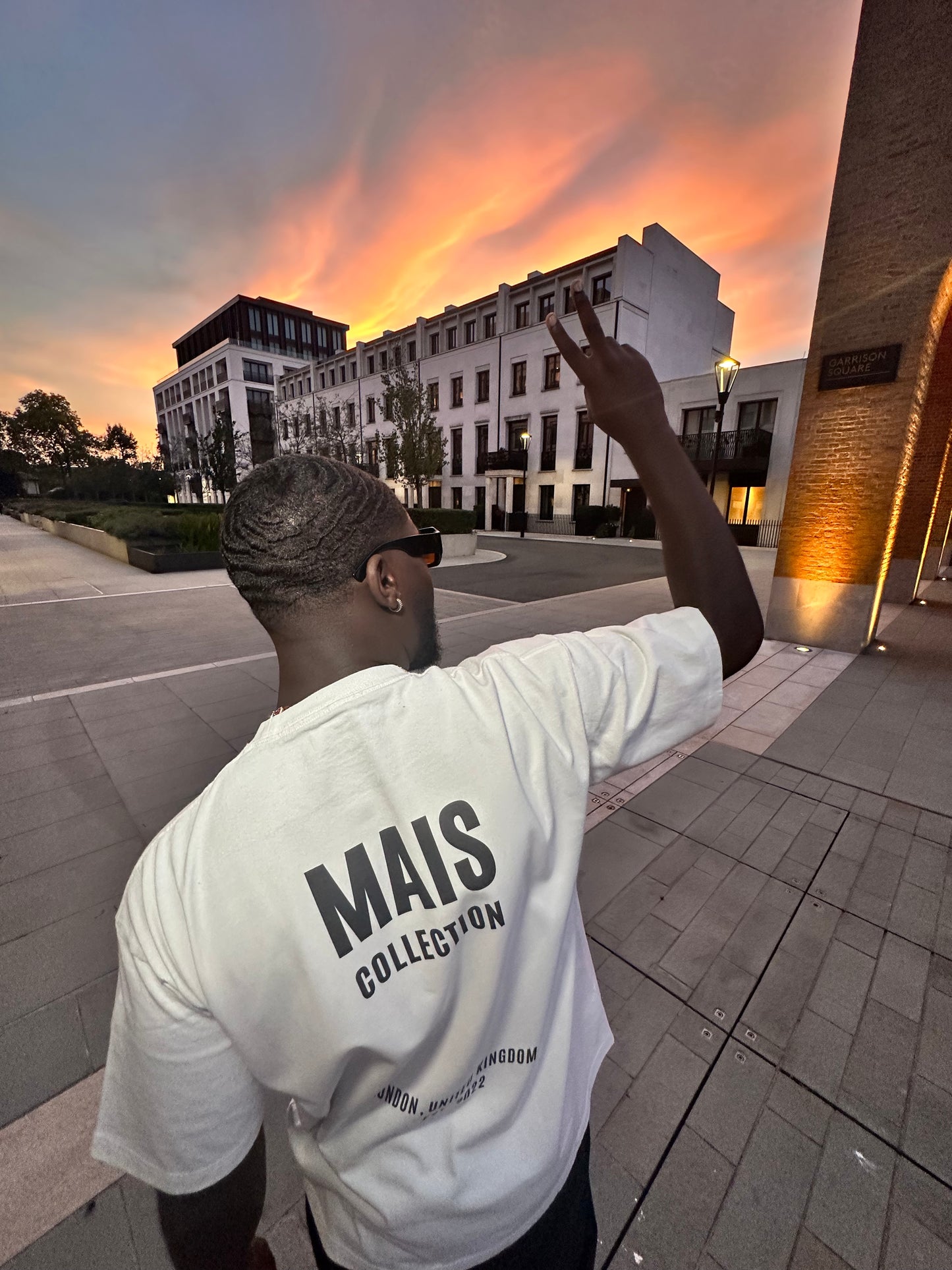 MAIS 'ESSENCH' TEE - WHITE