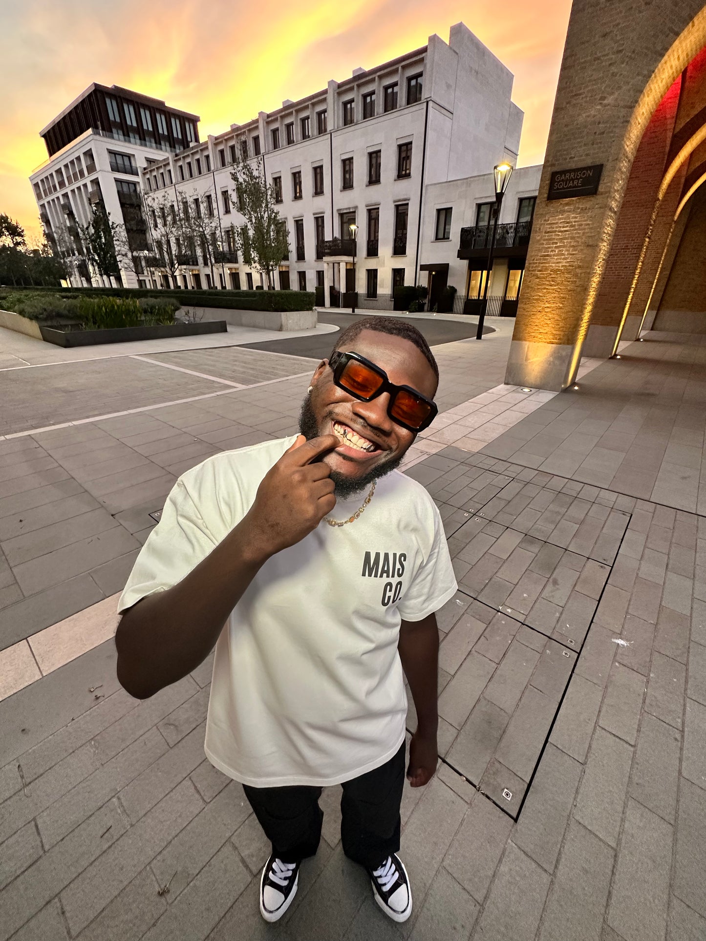 MAIS 'ESSENCH' TEE - WHITE